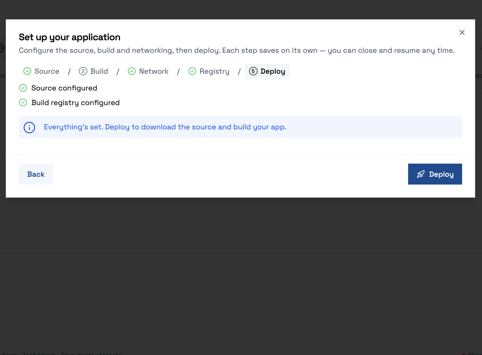 L’étape Deploy, confirmant que la source et le registre de build sont configurés
